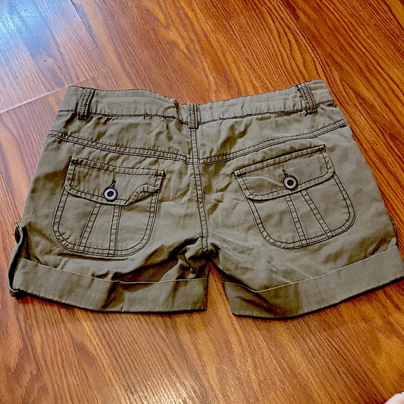 ONLY medium brown shorts - Picture 2 of 2